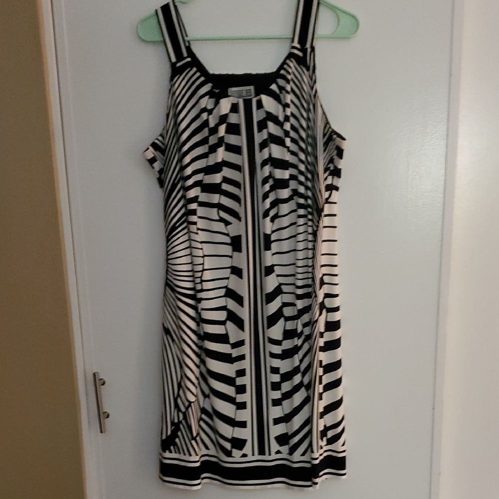 Robbie Bee Black and White Geometric Dress